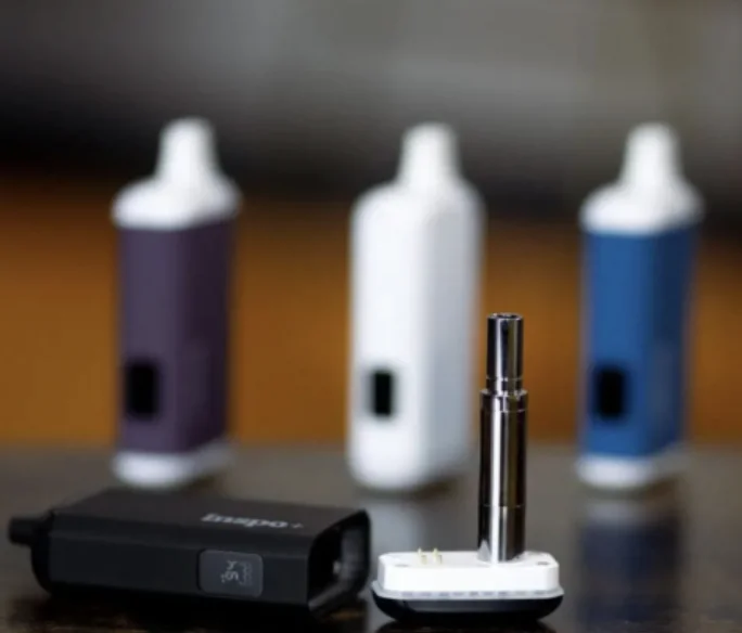 Expert illustration showing discreet vape devices, batteries, and secure shipping